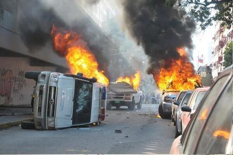 manifestazioni violente nel centro di caracas