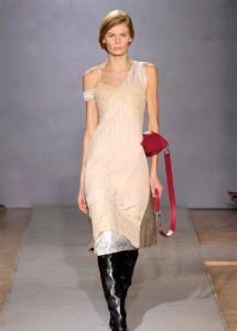 Paris Fashion Week febbraio 2014. Le novità dalla capitale francese. Margiela sfilate AI 2014 2015 AI mamme a spillo