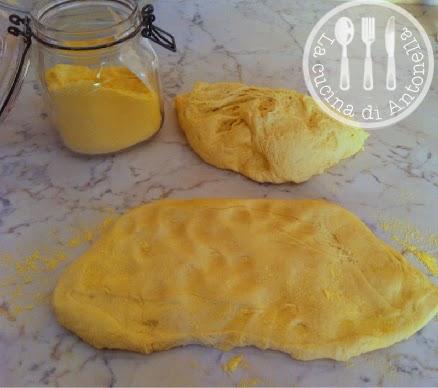 Pane misto con farina di mais e lievito madre