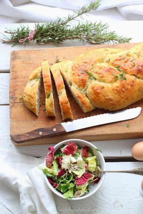 Pane morbido alle erbe aromatiche