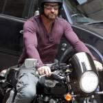 Gerard Butler in moto per le strade di Sydney06