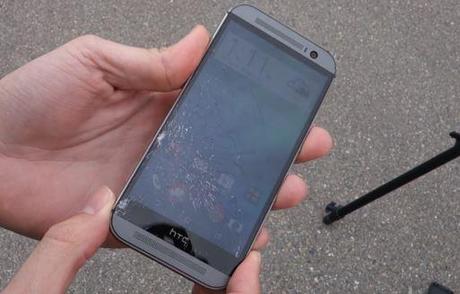 Il Drop Test mette alla prova il nuovo HTC One (M8)
