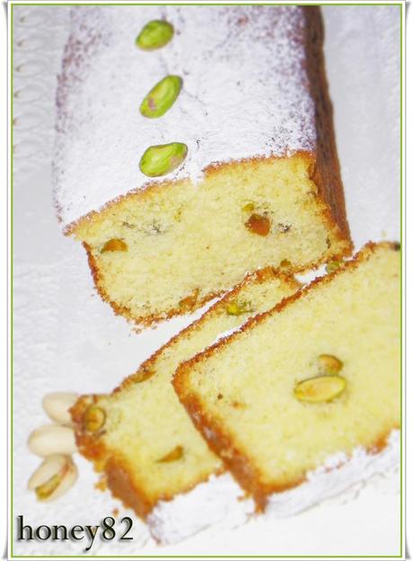 PLUM CAKE CON YOGURT E PISTACCHI