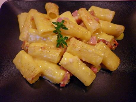 TORTIGLIONI CON MORTADELLA,ZAFFERANO E POMODORINI SECCHI