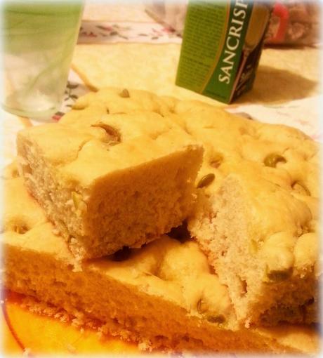 FOCACCIA CON LE OLIVE