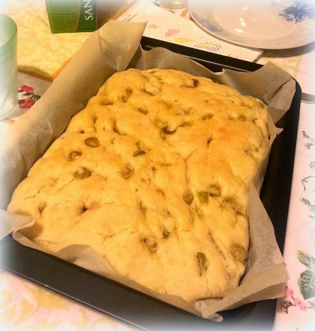 FOCACCIA CON LE OLIVE