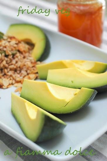 Insalata di avocado, farro e miele