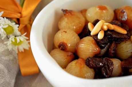 Cipolline in agrodolce con uvetta e pinoli/ Sweet and Sour Onions with Raisins and Pine Nuts