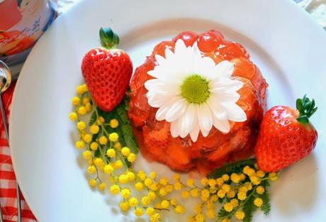 Aspic di fragole con moscato e cannella/Strawberry Aspic with Moscato Wine and Cinnamon