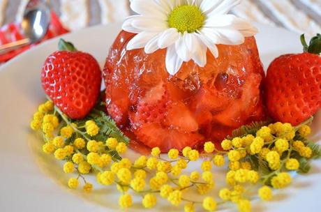 Aspic di fragole con moscato e cannella/Strawberry Aspic with Moscato Wine and Cinnamon