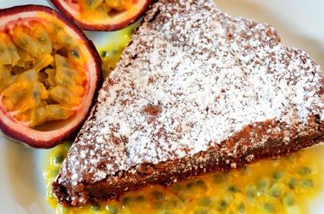 Torta morbida di cioccolato con passion fruit/Soft Chocolate Cake with Passion Fruit