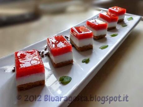 Mini cheesecake finger food alla fragola e tradizionale alla fragola e banana