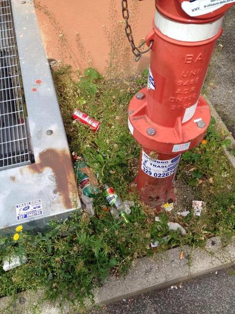 Un piccolo tour nel signorilissimo quartiere Appio Latino, tra l'Appia, Porta San Sebastiano e la Caffarella. Una fogna con le case a 8mila euro al metro