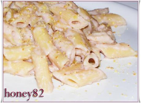 PENNE IN SALSA DI CIPOLLE ROSSE E NOCCIOLE