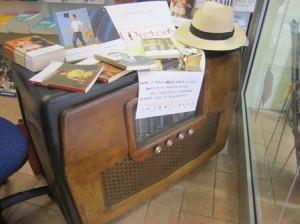 La vetrina di un esercizio commerciale di Luino (facebook.com/eventi.luino)