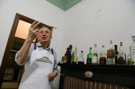 due pere in bottiglia, all'Hotel Alpi di Pamparato