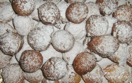 Varškės spurgos - le piccole bombe lituane con la ricotta semplici e ripiene