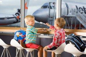 Viaggiare con i bambini: cosa fare in aeroporto