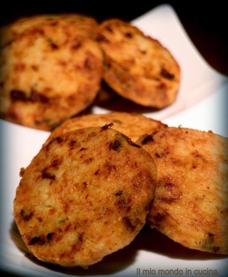 Biscotti SALATI con Gruyere, pomodori secchi e origano