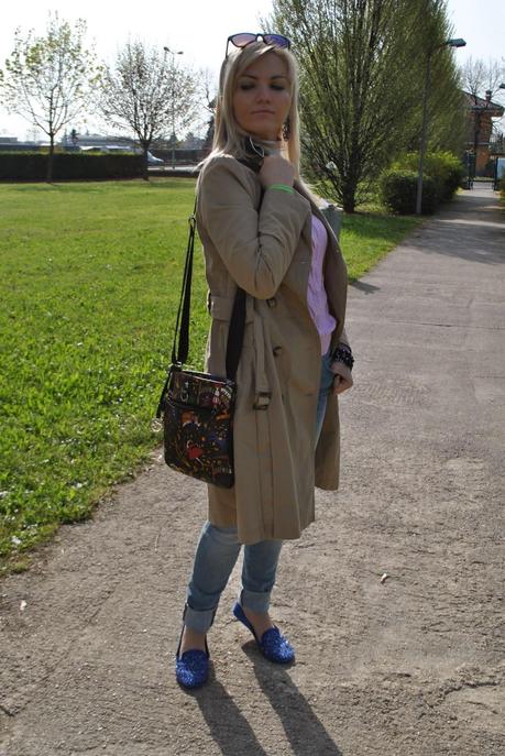 TRENCH COAT, SLIPPERS AND SKINNY JEANS