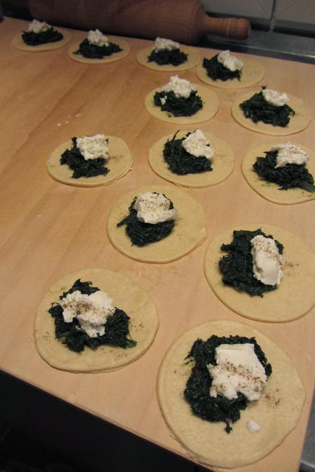 Mezzelune morbide al cavolo nero e ricotta