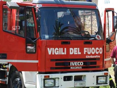 Una bomba carta terrorizza Pompei, danneggiato un negozio