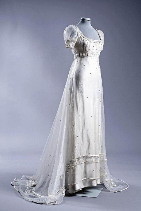 Audrey Hepburn's Gattinoni gown in War and Peace.