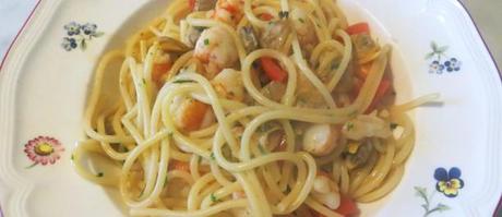 spaghetti con vongole e gamberi