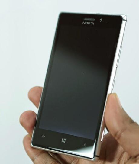 Nokia fornirà 30.000 smartphone Lumia alla CaixaBank