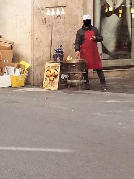 Scempio castagne. Sabrina Alfonsi disse: se vedete caldarrostari dopo il 31 marzo avvisateci. E noi avvisiamo, perché i caldarrostari sono ancora tutti lì