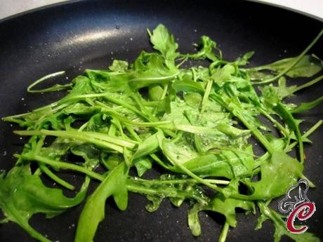 Occhio di bue morbido alla rucola: momenti di cucina espressa che nulla lasciano al caso