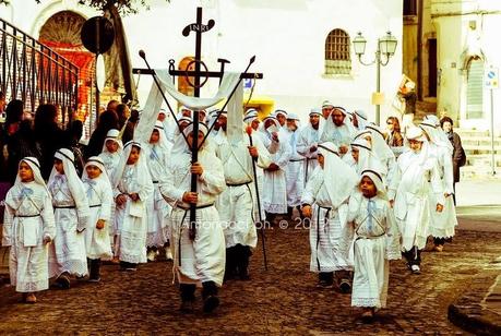 Le confraternite di Vico del Gargano e i loro canti in giro per la Puglia