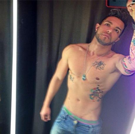 themusik marco carta selfie sexy fisico bestiale tatoo palestra amici Marco Carta lavora al nuovo album con il suo fisico bestiale
