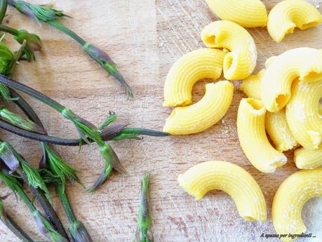 Finalmente di nuovo in cucina: chifferi, bruscandoli e pecorino