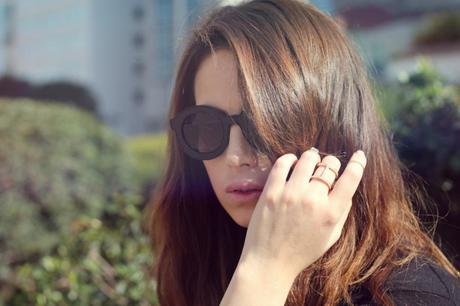 OOTD_barbara valentina grimaldi_lovehandmade_italian fashion blog_boyfriend jeans meltinpot_casadei purple shoes_leather shades_animalier kipling backpack_zara black sweater_ring party accessorize_knuckle ring