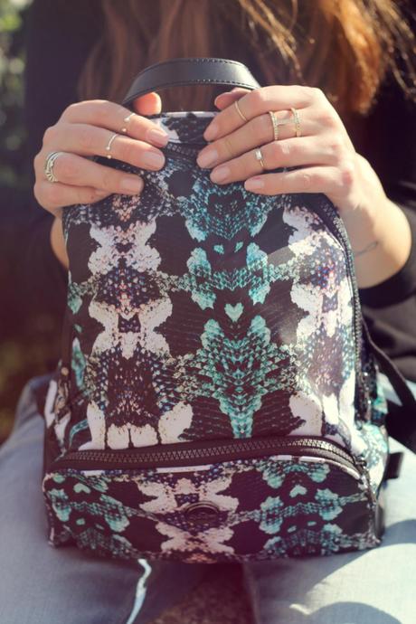 OOTD_barbara valentina grimaldi_lovehandmade_italian fashion blog_boyfriend jeans meltinpot_casadei purple shoes_leather shades_animalier kipling backpack_zara black sweater_ring party accessorize_knuckle ring