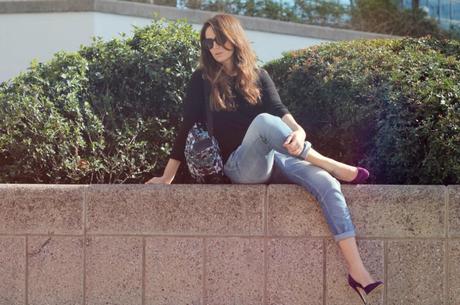 OOTD_barbara valentina grimaldi_lovehandmade_italian fashion blog_boyfriend jeans meltinpot_casadei purple shoes_leather shades_animalier kipling backpack_zara black sweater_ring party accessorize_knuckle ring