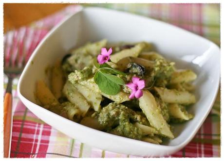 Penne con crema di zucchine all'acetosella, tonno e olive4