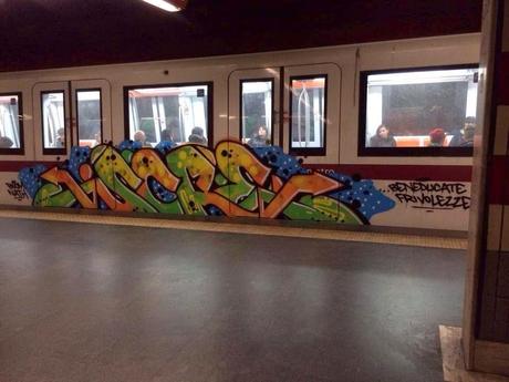 Facciamo vedere a tutto il mondo come è tenuta la Metro A. Atac ha deciso di smettere con la manutenzione, i vandali imperversano e chi prende il mezzo pubblico viene quotidianamente umiliato