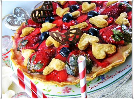 Tanti tanti auguri cara cucina!! Con la mia torta di fragole!