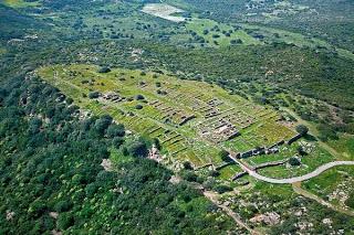 Archeologia in Sardegna. Porti e Approdi della Sardegna nuragica. Il Sulcis e l'iglesiente: Sant'Antioco (Sulki) e Monte Sirai,  di Pierluigi Montalbano