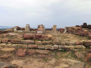 Archeologia in Sardegna. Porti e Approdi della Sardegna nuragica. Il Sulcis e l'iglesiente: Sant'Antioco (Sulki) e Monte Sirai,  di Pierluigi Montalbano