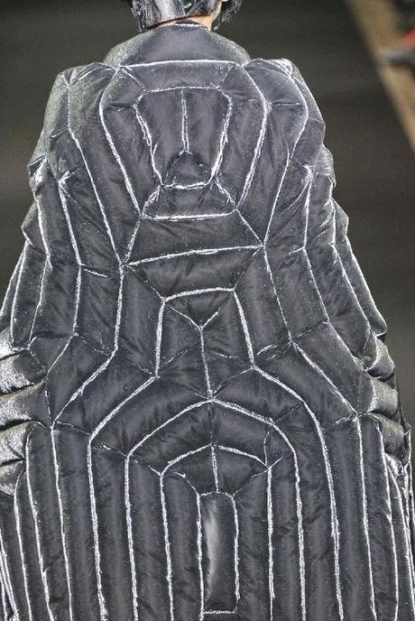 STAMPE, PATTERNS, LAVORAZIONI ED EFFETTI DI SUPERFICIE DALLA SETTIMANA DELLA MODA DI PARIGI (COLLEZIONI DONNA A/I 14/15) / 6