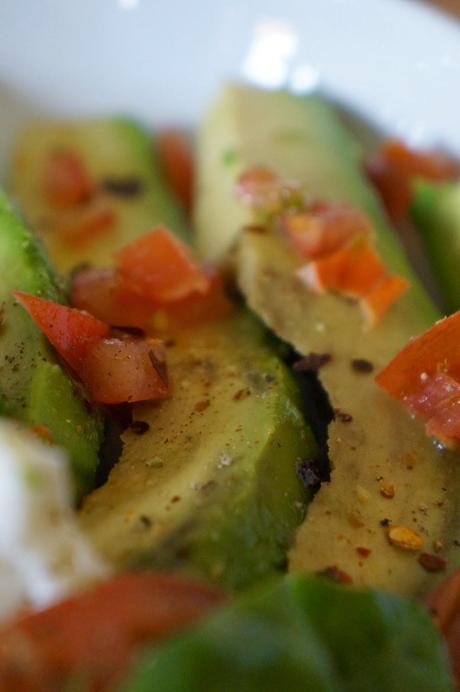 Caprese con Avocado e Concassè di Pomodori