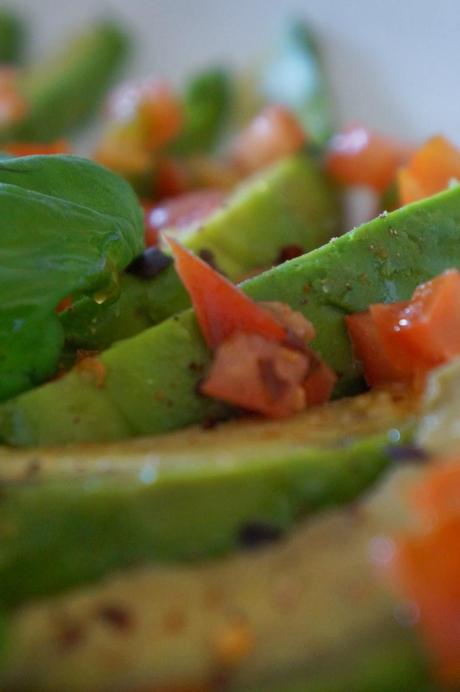 Caprese con Avocado e Concassè di Pomodori