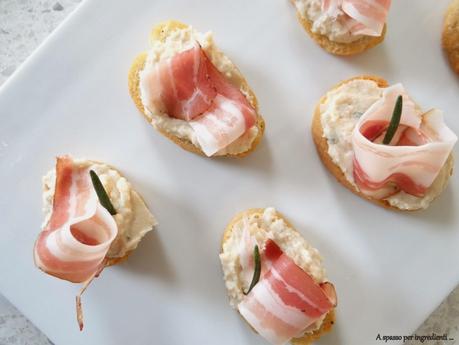 Velocissimi: crostini con hummus di cannellini e pancetta affumicata