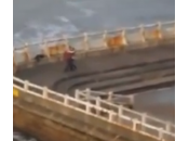 Coppia balla tango passo dalle onde Mare Nord (video)