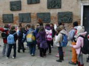 Italia, scuola: crisi colpisce oltre delle classi, niente gite scolastiche