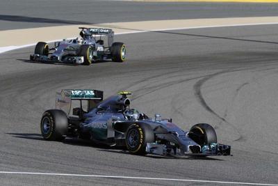 gp bahrain 2014 hamilton rosberg1 GP BAHRAIN 2014: HAMILTON VINCE ANCORA DAVANTI A ROSBERG, FERRARI IN RITARDO