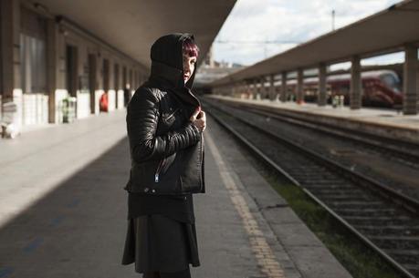 Smilingischic, Sandra Bacci, Giacchetta di pelle,  stazione firenze 